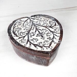 Vintage Hand Carved Sheesham Wood Heart Box‎ Floral Lid White Trinket Jewelry